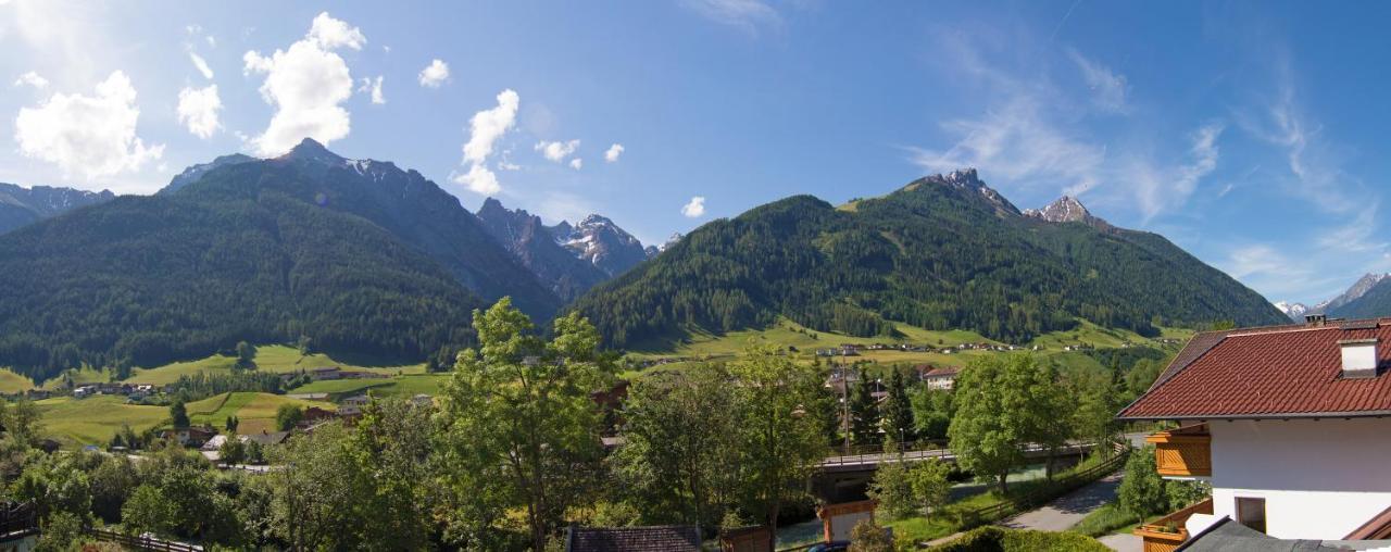 Pension Tina Neustift im Stubaital Buitenkant foto
