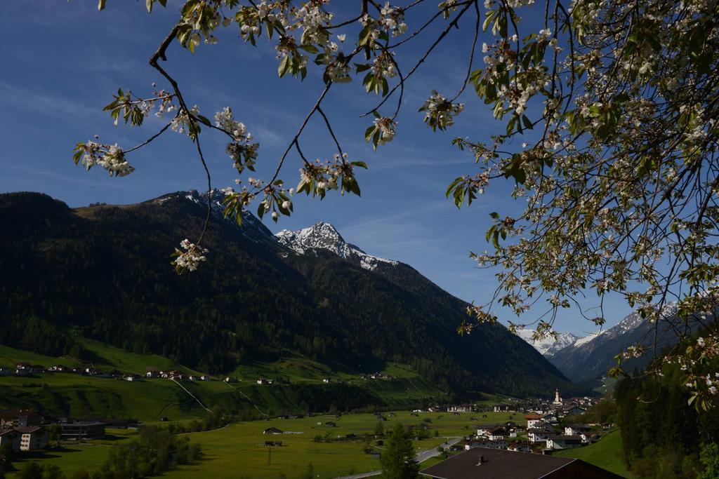 Pension Tina Neustift im Stubaital Buitenkant foto