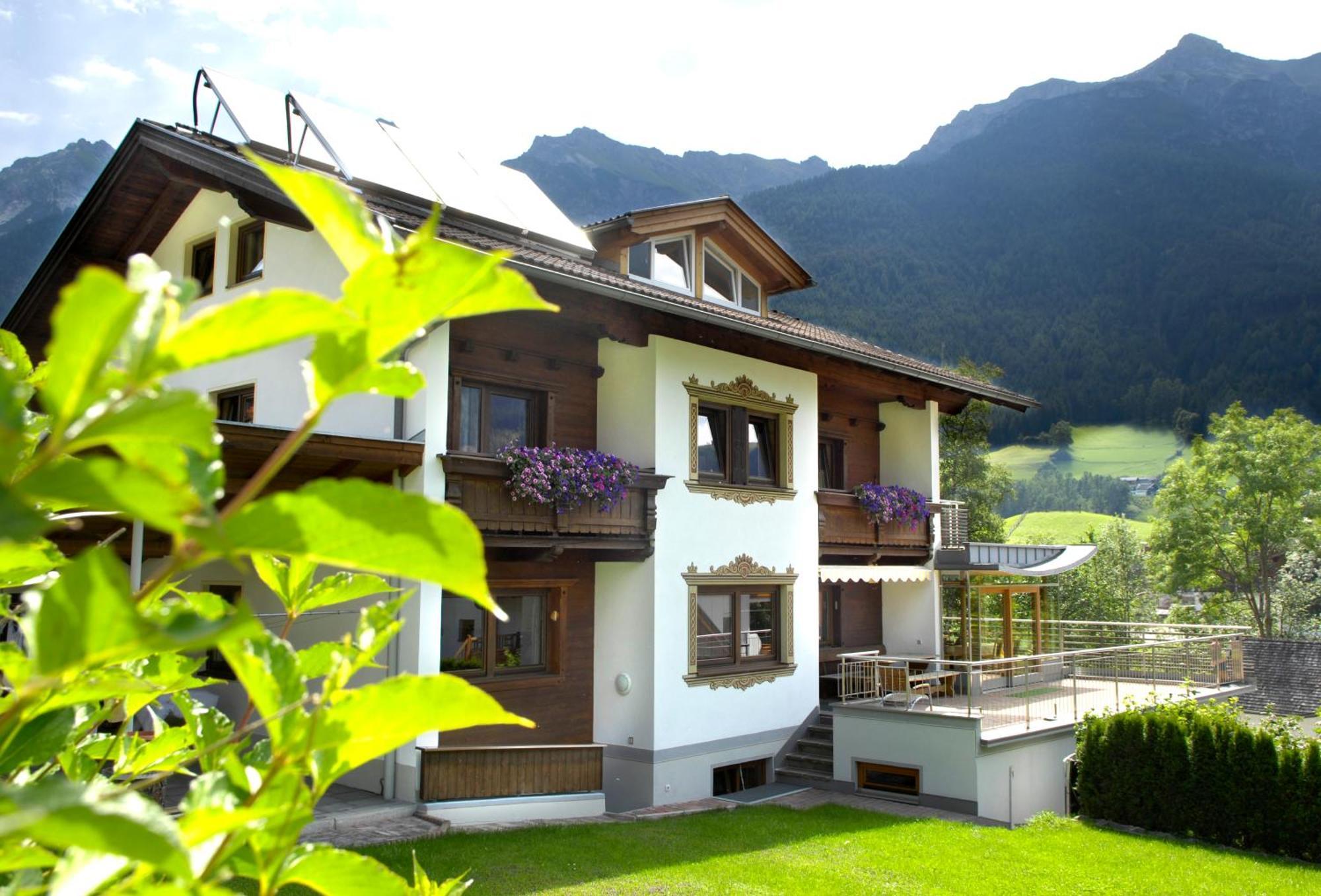 Pension Tina Neustift im Stubaital Buitenkant foto