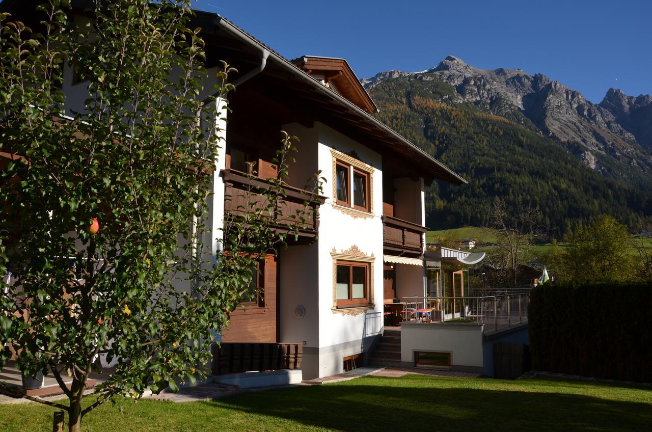 Pension Tina Neustift im Stubaital Buitenkant foto